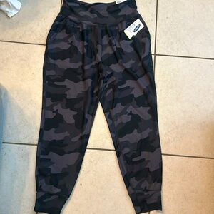 Women’s Old Navy Camo Jogger L Nwt
